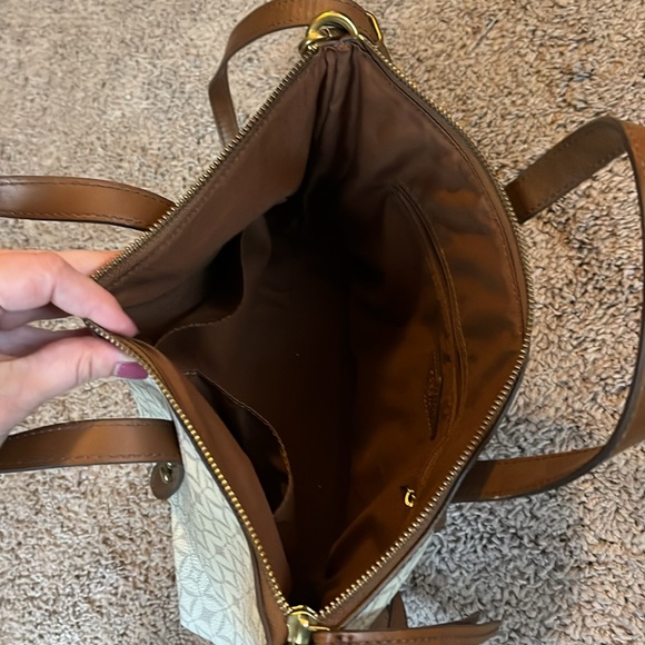 Cream and brown Fossil Crossbody - Picture 4 of 6